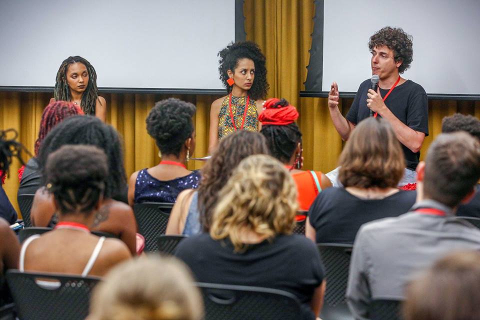 Laboratório de ideias contra discursos de ódio oferece bolsas de até R$ 12 mil para jovens