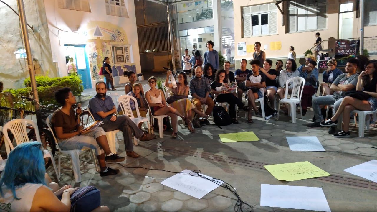 DEBATES PÚBLICOS, CONTROVÉRSIAS E PROIBICIONISMO