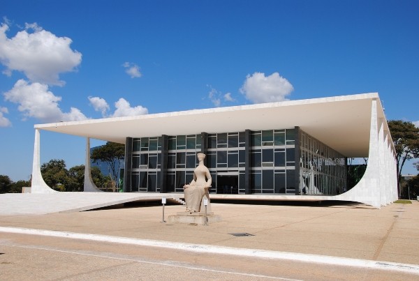 Os Usos da “Ciência” no Campo do Direito Brasileiro